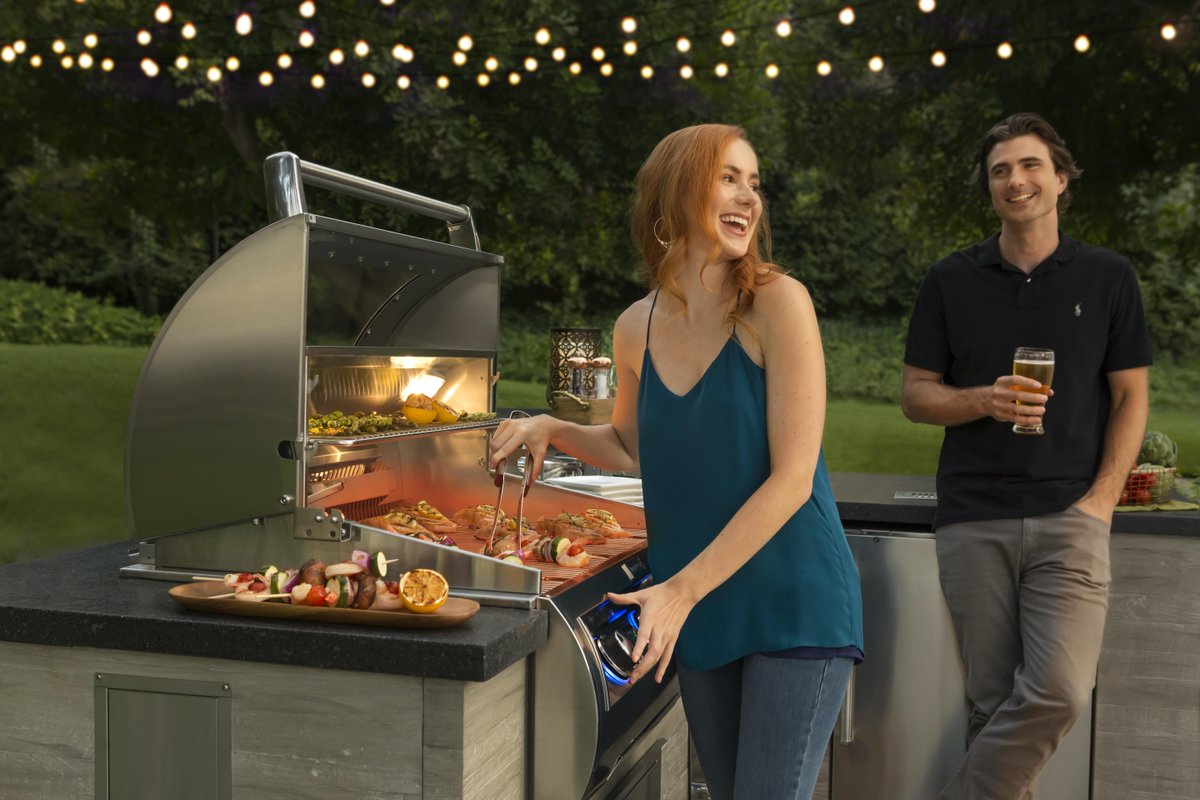Happy Friday! The weekend is a perfect time to get creative on the grill. From a Sunday brunch to a special dessert - the possibilities are endless. What do YOU plan on grilling this weekend?  #weekendgrilling #elevateyourgrilling #grillikeapro #recipes