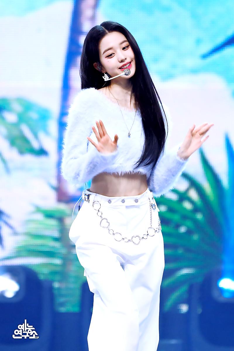 wonyoung pics tweet media