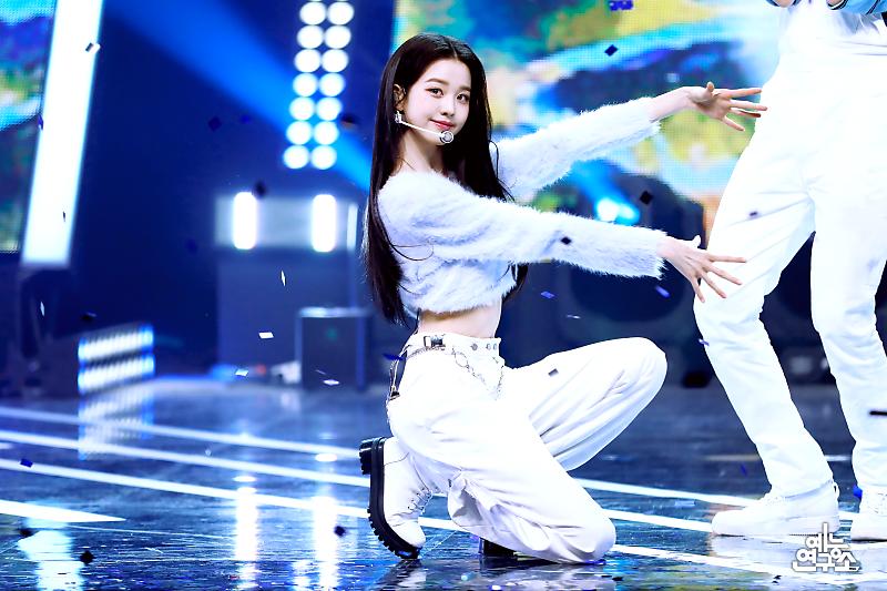 wonyoung pics tweet media