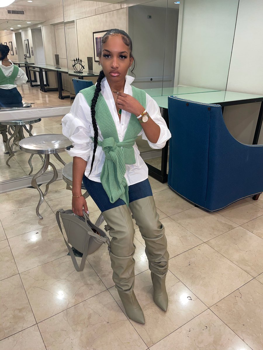 knownai's tweet image. A work of art I love all that she’s about