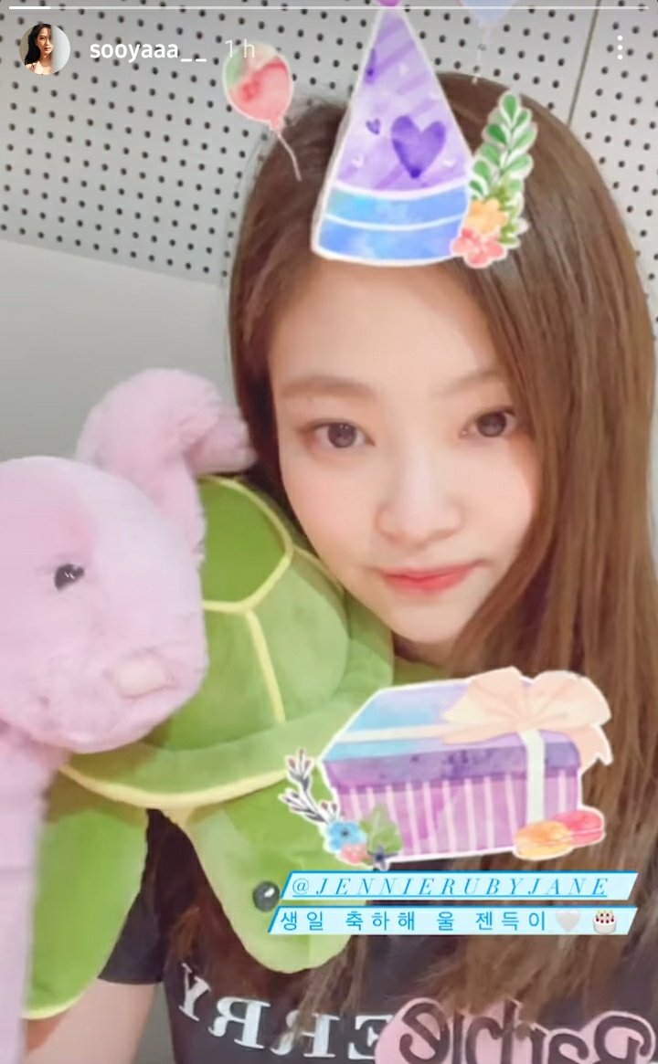 bpbillboard's tweet photo. Jisoo posted a video of Jennie and wished her an happy birthday on her Instagram stories 🐢🐇💗🐱

#빛이나는_제니의_모든날이_찬란하길
#PricelessJennieDay
#BonJennieversaire 
@BLACKPINK https://t.co/GAtoHAf7t2