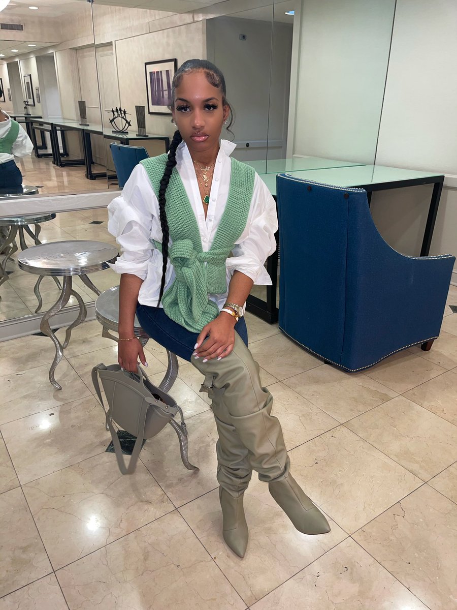 knownai's tweet image. A work of art I love all that she’s about