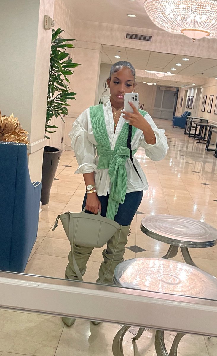 knownai's tweet image. A work of art I love all that she’s about