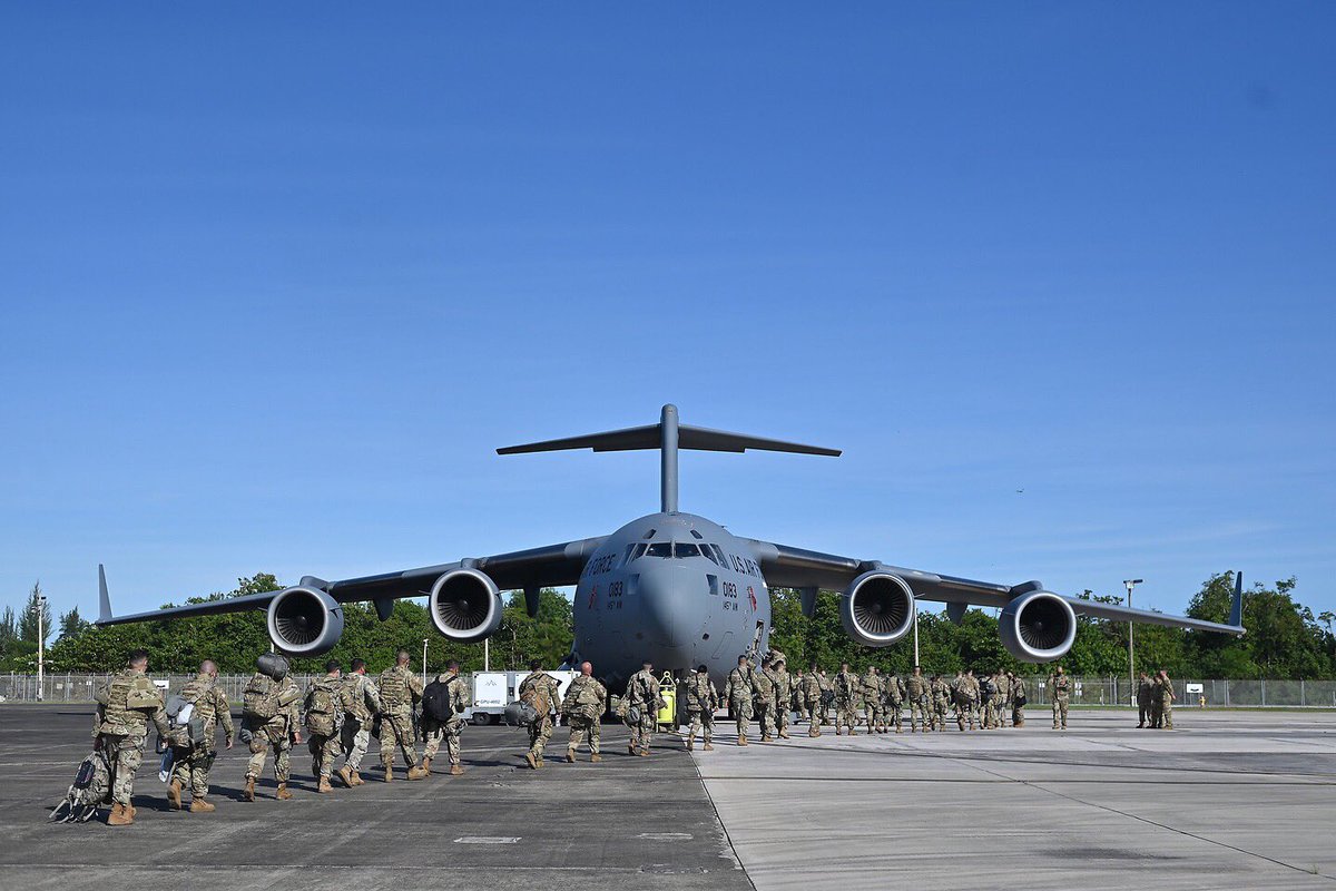 NotiJuan's tweet image. Salen hacia D.C. 127 de 200 soldados puertorriqueños de la @PRNationalGuard que asistirán en la seguridad de la inauguración del presidente electo @JoeBiden. El grupo restante irá en otro vuelo en horas de la tarde.

#Godspeed #HooAh