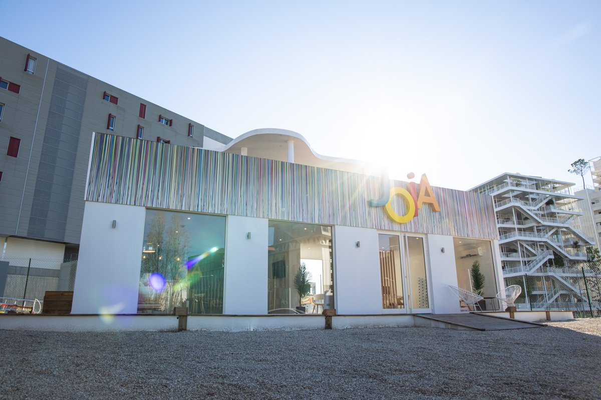 EPA_EcoVallee's tweet photo. [Vendredi📸] La maison du projet Joia @PitchPromotion @EiffageImmobilier préfigure l'esprit animé et culturel du quartier au💚de Nice Méridia avec l’intervention de l’artiste Cédric Teisseire.A venir toit-terrasse avec jardin potager @TerredeMonaco &amp; animations ludiques pour tous https://t.co/PuTLZgGwc9