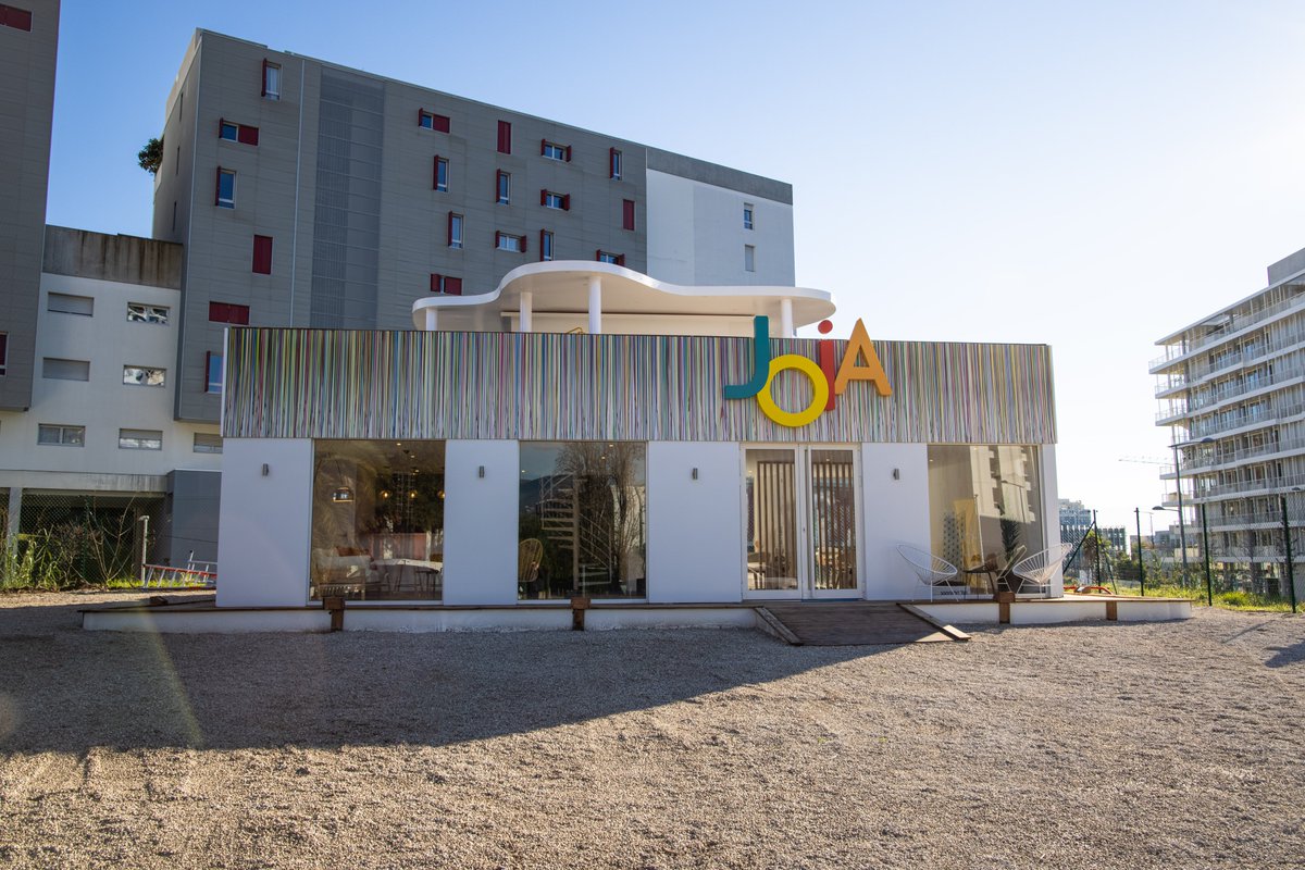 [Vendredi📸] La maison du projet Joia @PitchPromotion @EiffageImmobilier préfigure l'esprit animé et culturel du quartier au💚de Nice Méridia avec l’intervention de l’artiste Cédric Teisseire.A venir toit-terrasse avec jardin potager <a href="/TerredeMonaco/">Terrae</a> &amp; animations ludiques pour tous