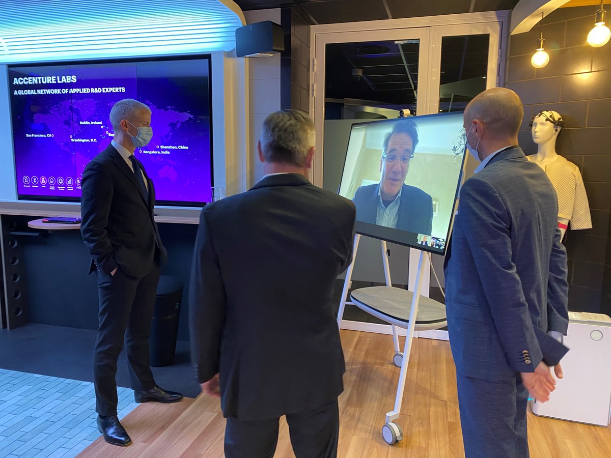 Ravi d’avoir accueilli <a href="/franckriester/">Franck Riester</a> dans notre Lab R&amp;D à Sophia Antipolis. C’est en innovant que nos entreprises pourront se différencier &amp; accroitre leur compétitivité, que notre économie sera plus attractive et créatrice d’emplois, que l’industrie du futur se construira.