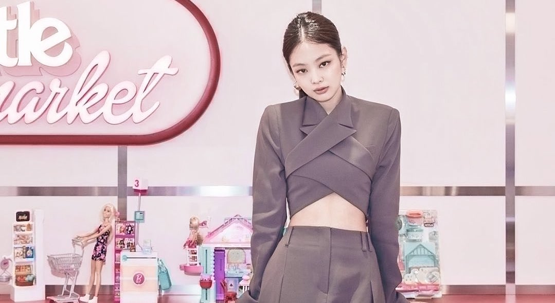 BPINKLATINO's tweet photo. Admiro la forma en que JENNIE siempre busca mostrar nuevos lados y nunca tiene miedo de afrontar nuevos desafíos. Ya la hemos visto tocar la guitarra,como productora, escritora,cantante,Main Rapper, modelo y embajadora. 

#PricelessJennieDay
#BonJennieversaire
 @BLACKPINK https://t.co/vhTi24iwad