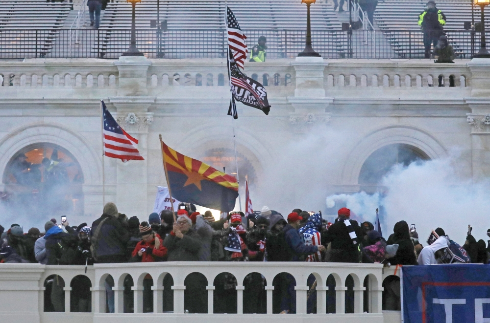 أمريكا.. "ذو القرنين" متهماً.. مقتحمو الكابيتول خططوا "لأسر واغتيال" مسؤولين