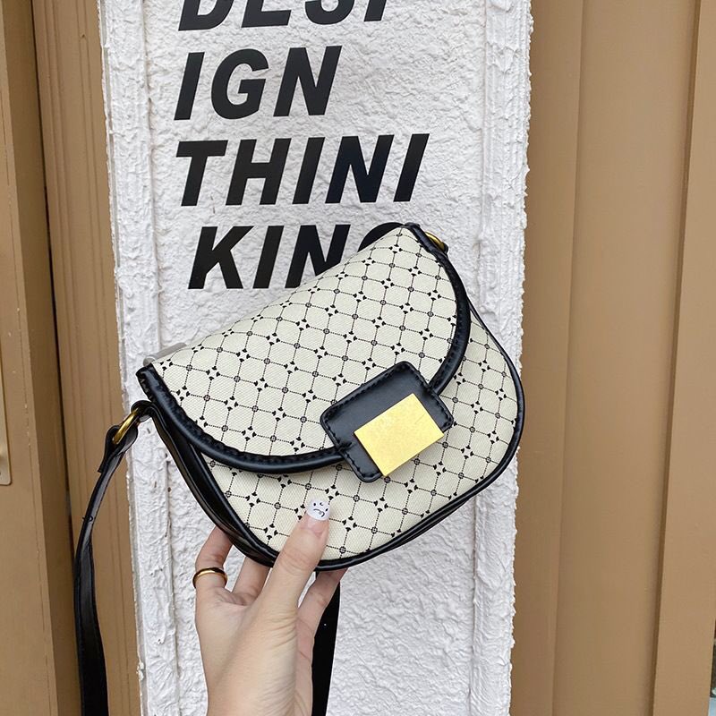 sissy_stores's tweet photo. Cheeky bag 310 บาท ส่งฟรี🌷
size : 20x15x7cm
วัสดุทำจากผ้า canvas+ หนังPU ซับในด้วย Polyester สายปรับได้

#กระเป๋าผู้หญิง #กระเป๋า #กระเป๋าสะพายไหล่ผู้หญิง #กระเป๋าผ้าราคาถูก #กระเป๋าผ้า #กระเป๋าสะพาย #กระเป๋าสวยๆ https://t.co/oOTF5Whayj