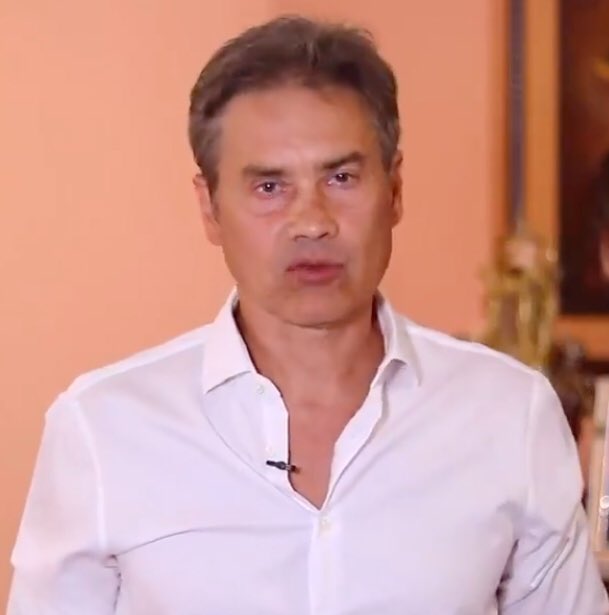 El que te gusta // El que te escribe