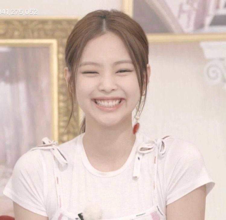 Mercyjk7's tweet photo. ahhhhhhhhh jennie Jennie Jennie ❤🤩🥳#PricelessJennieDay https://t.co/2iq3mM13D9