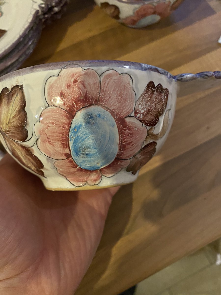kleanfitness's tweet photo. @BBC_ARoadshow would you be able to have any information on these beauties? Thanks https://t.co/Ucvbdg3rOS