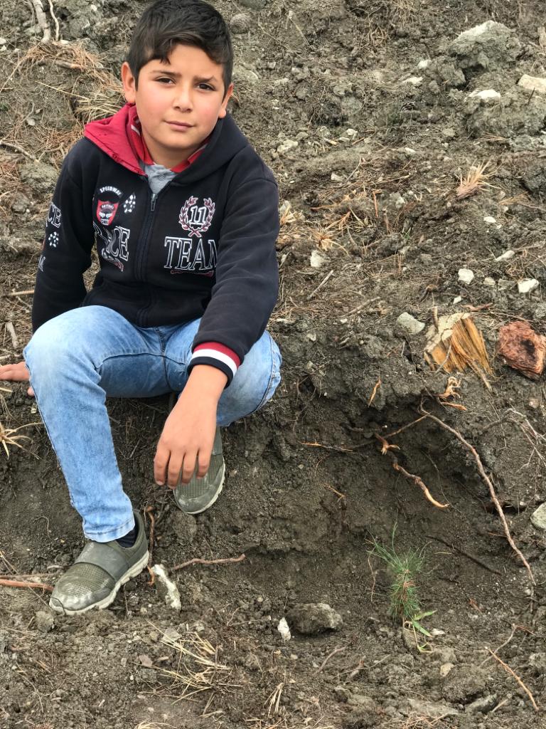 BorluGazi's tweet photo. ''11 Milyon Fidan'' dediler  bizde çorbada tuzumuz bulunsun dedik. https://t.co/zNC8Vl1oG4