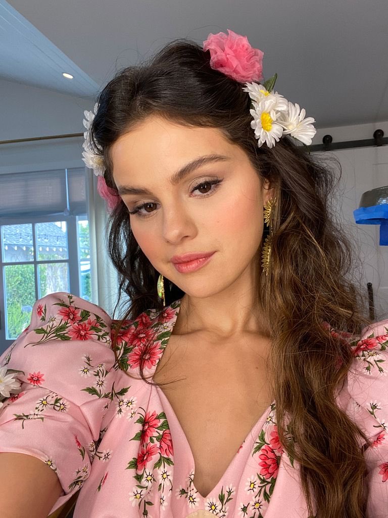 SelenatorsIndia's tweet photo. KEEP STREAMING DE UNA VEZ💗

BUY DE UNA VEZ ON ITUNES https://t.co/GgmgScV3Wp