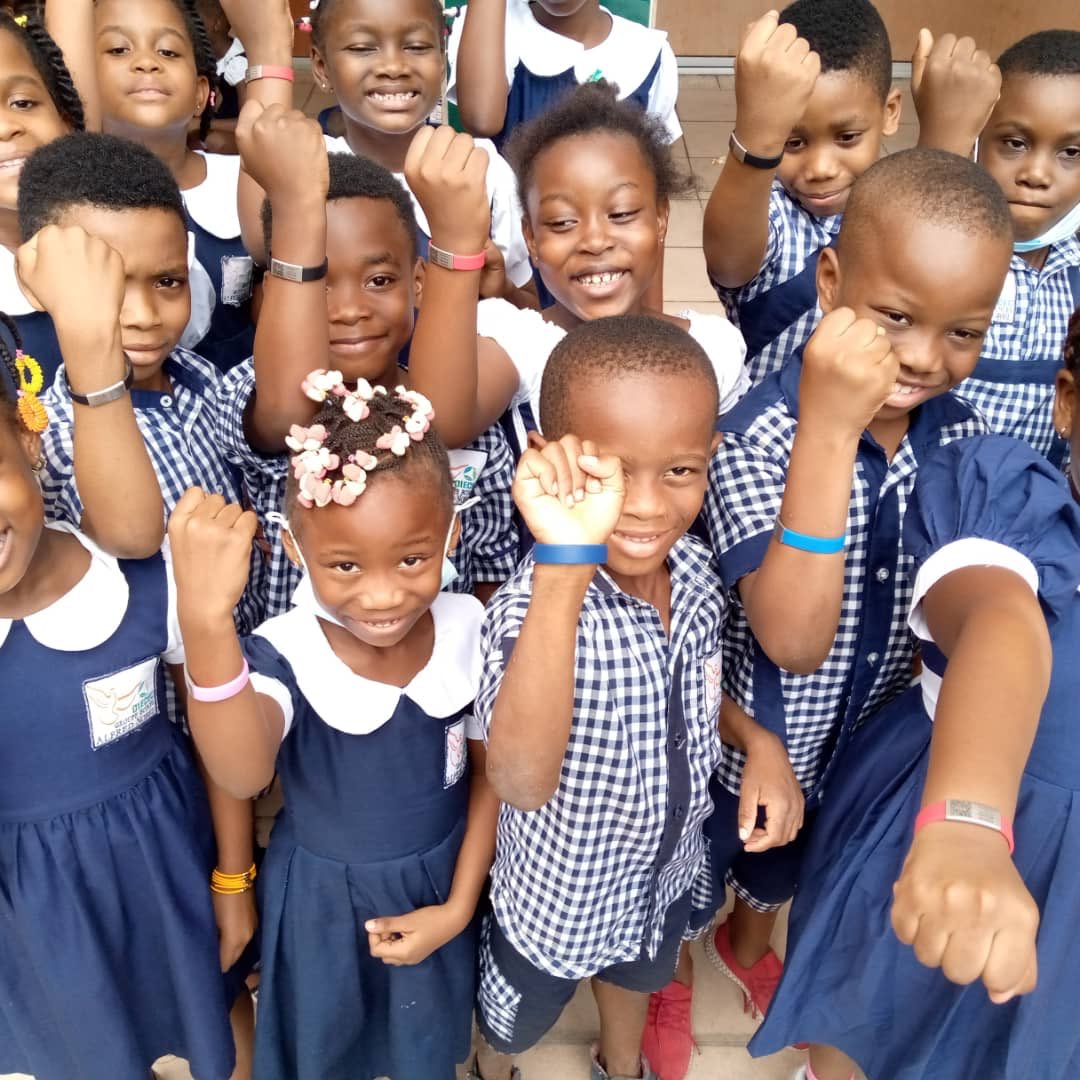 pass_mousso's tweet photo. Notre équipe était au Groupe Alfred Nobel pour enregistrer et distribuer des Pass Santé aux tous petits de la maternelle et du primaire. 

159 élèves ont été identifiés lors de cette phase pilote axée sur les ers scolaires. 

#teampasssantémousso
#esanté
#civsanté https://t.co/vETUgV9tGs