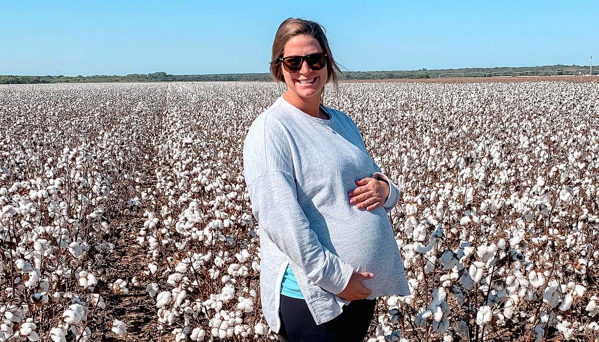 DELTAPINE's tweet image. The start of a new #StrongCotton legacy. 👩‍👧

📸: savhutka via Instagram