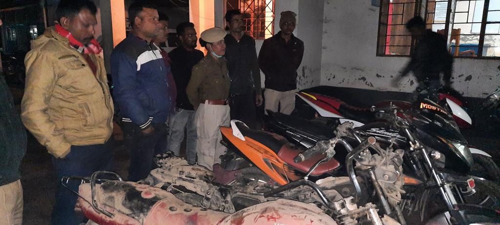 dhbarbhuiya1's tweet photo. Recovered 9 Stolen Motorcycles. Thanks n proud of OC #LithunNath &amp; SI #RijumoniBangthai #LalaPS for their plan &amp; success to catch the motorcycle thieves in Lala area. Grand Success..By a joint operation of #Lala &amp; #Algapur PS today. @assampolice @HailakandiPolic @DGPAssamPolice https://t.co/7XXV13BhM8