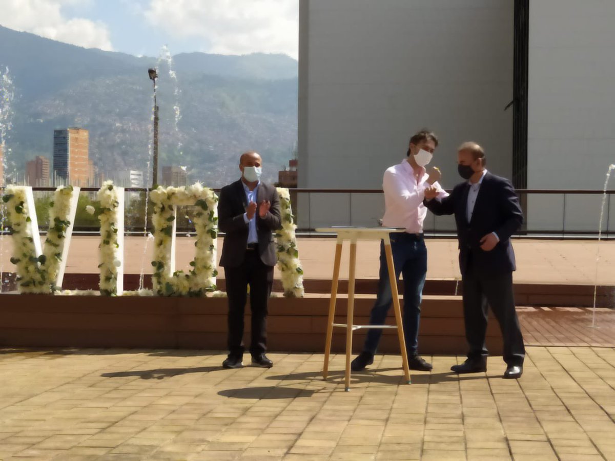 MinInterior's tweet photo. El Viceministro para la Participación e Igualdad de Derechos del @MinInterior, Carlos @Baena, acompañó la firma del decreto que crea el Comité Técnico Intersectorial de Libertad de Creencias y de Cultos en la ciudad de #Medellín. @infopresidencia @AlcaldiadeMed https://t.co/VQeIoY92Sj