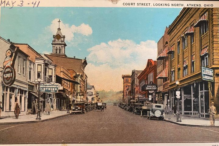 #FlashbackFriday
More postcards! Alumna Sarah Miller (β03) found these beautiful images at the Urbana Flea Marketπ» One was even personalized by Donald Perry who lived in Palmer Hall during 1936!
That image of Court Street in the β40s sure does bring a smile to our faceπ https://t.co/Hkw4zlOITd