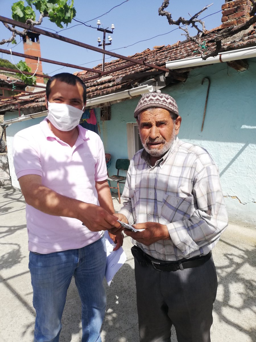 BorluGazi's tweet photo. Öğretmenlerimiz ve okul Müdürümüz Vefa gruplarında görev  alarak  Emniyet ve Jandarmanın yükünü hafiflettik. #EğitimdeKöprübaşı 
@mdikici45
@ziyaselcuk
@il_mem_45
@KoprubasMem
@BorluGazi https://t.co/SIPBXCE2Ik