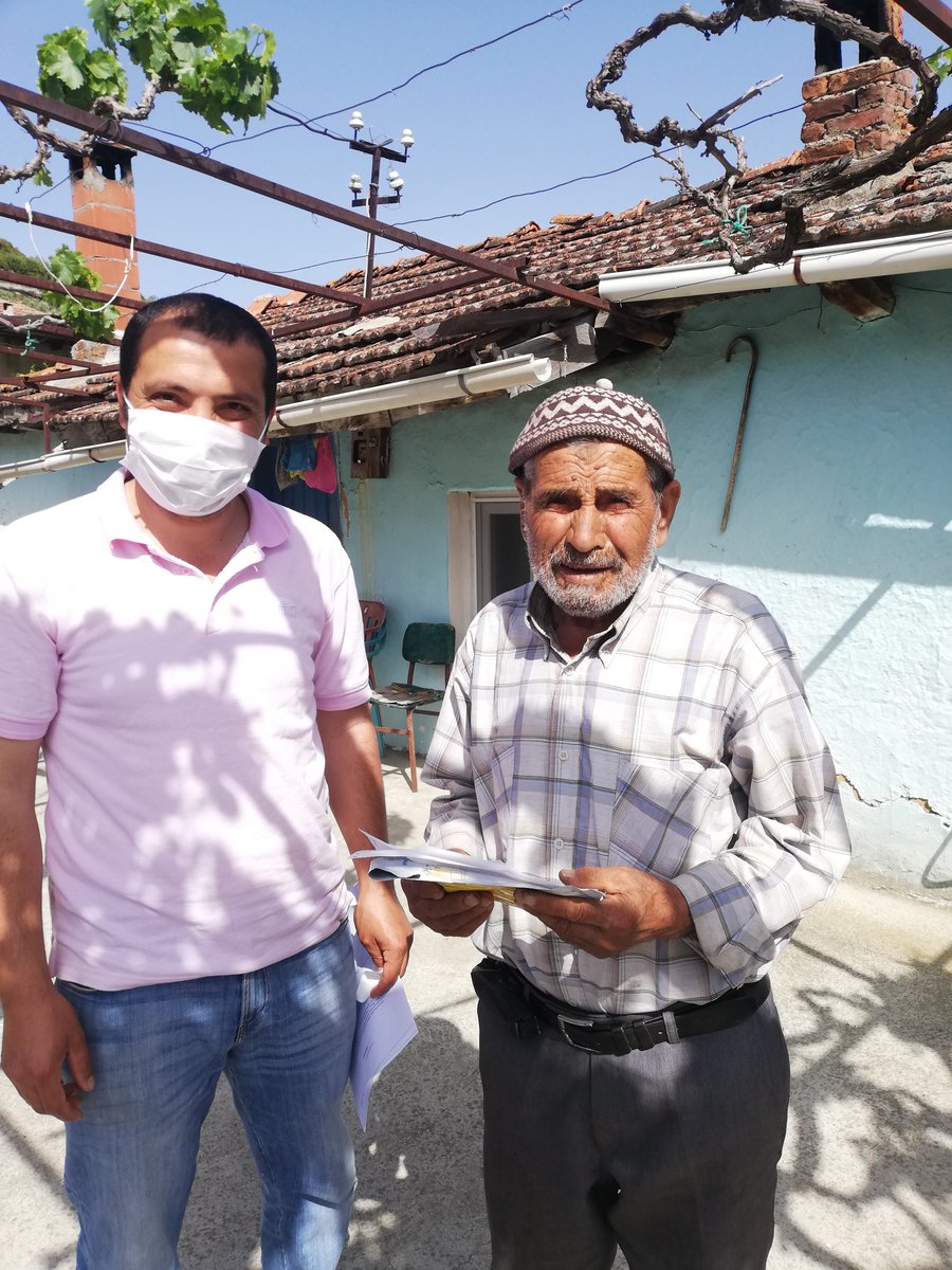 BorluGazi's tweet photo. Öğretmenlerimiz ve okul Müdürümüz Vefa gruplarında görev  alarak  Emniyet ve Jandarmanın yükünü hafiflettik. #EğitimdeKöprübaşı 
@mdikici45
@ziyaselcuk
@il_mem_45
@KoprubasMem
@BorluGazi https://t.co/SIPBXCE2Ik