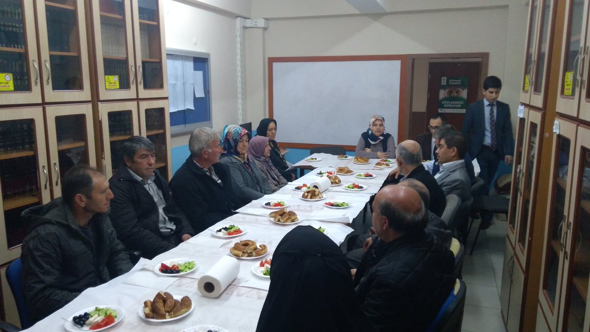 borlu_ve's tweet photo. #EğitimdeKöprübaşı Sınıf veli toplantıları https://t.co/1XvTiAg8eV