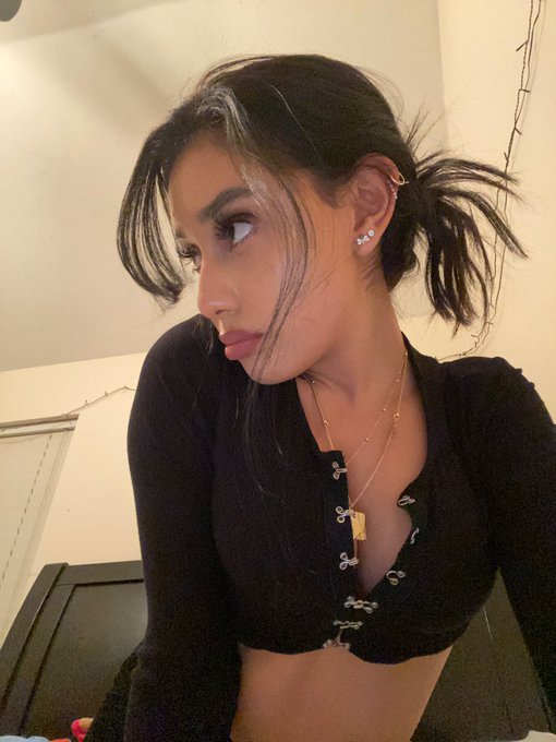 Watch YL's leaked NSFW photo on TwXstars