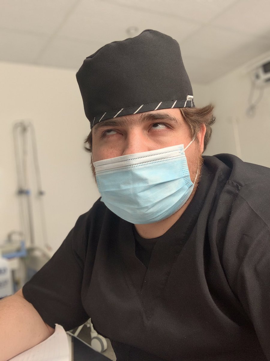 Alejandro_107's tweet photo. *Crisis hipertensiva a las 12:34 am*

Yo: Te sigues tomando tu tratamiento anti-hipertensivo? 
Paciente: Doctor yo pensé que eso me lo tomaba por un mes y ya se me quitaba, yo no soy hipertensa https://t.co/aqIXrN4nub