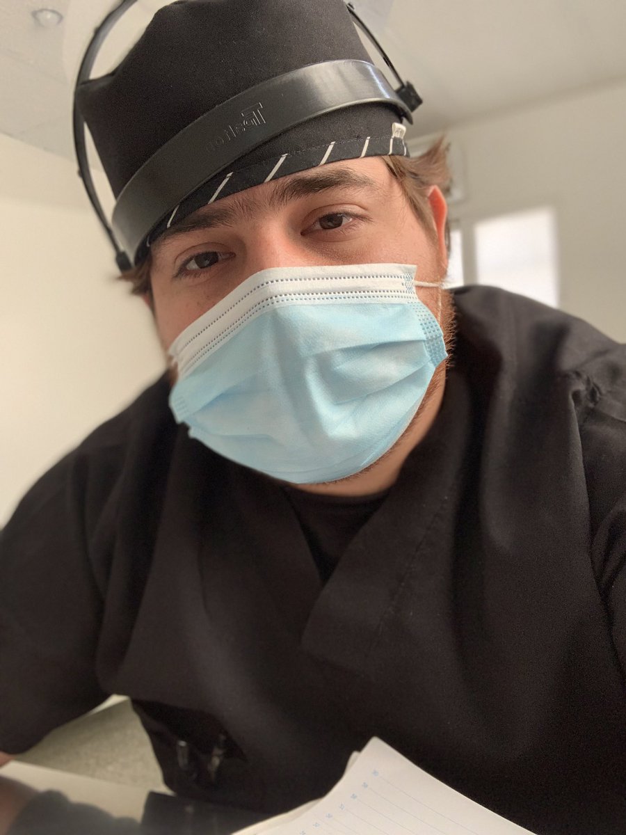 Alejandro_107's tweet photo. *Crisis hipertensiva a las 12:34 am*

Yo: Te sigues tomando tu tratamiento anti-hipertensivo? 
Paciente: Doctor yo pensé que eso me lo tomaba por un mes y ya se me quitaba, yo no soy hipertensa https://t.co/aqIXrN4nub