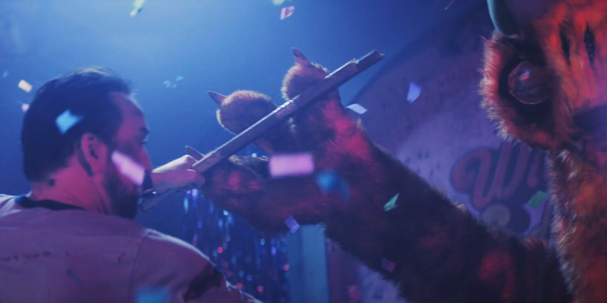 FreddyInSpace's tweet photo. I love when filmmakers understand the crazy shit you want to see and they just give it to you. Nicolas Cage trapped in a hellish Chuck E. Cheese. Or is it the animatronics that are trapped in there... with him? This looks like the horror movie I need right now. #WillysWonderland https://t.co/kQlBnJySYR
