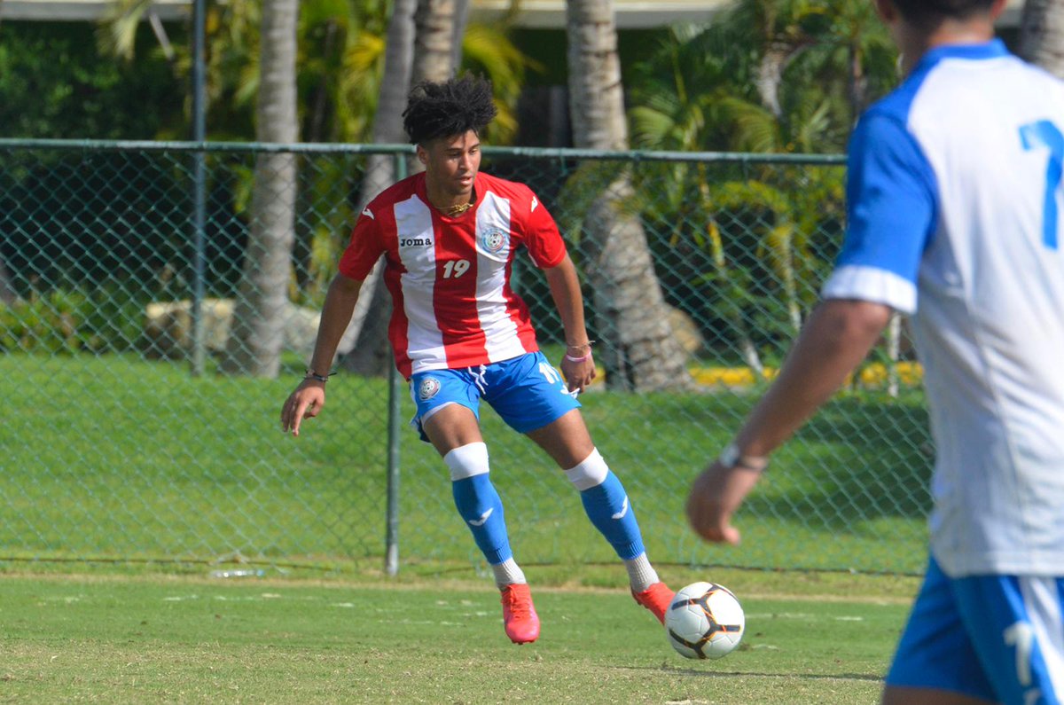 FutbolBoricua's tweet photo. El @HuracanAzulPR continúa su preparación para el amistoso del martes que viene ante la República Dominicana. Lee los detalles del partido intraescuadras de #NuestraSelePR en el enlace o accede via el bio de Instagram: https://t.co/llF3loSB5z #DOMvPUR #futbolPR https://t.co/4808yNYwaZ