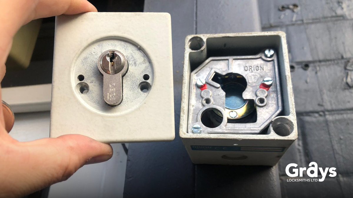 GraysLocksmith's tweet image. We've been providing a high quality lock fitting service for over 30 years!

Our engineers offer the best possible solution to your security needs and are always happy to help.

#locksmiths #lockfitting #derby #nottingham