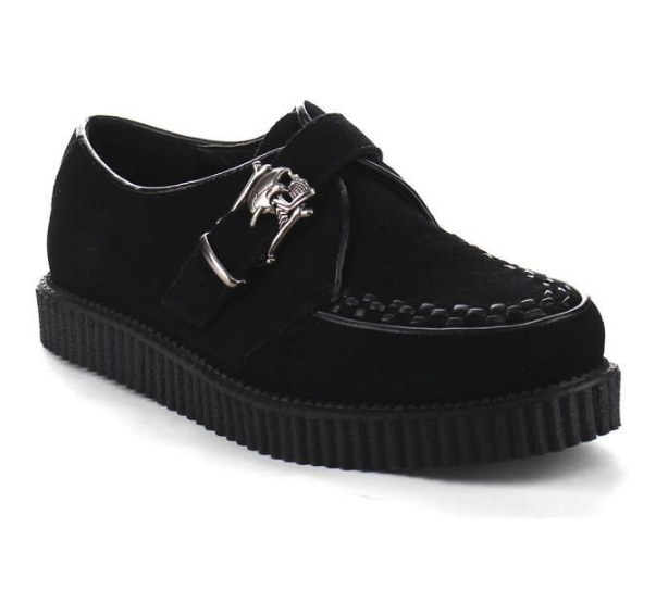 The shoes fit with the skull theme, because they're the Demonia skull creepers.