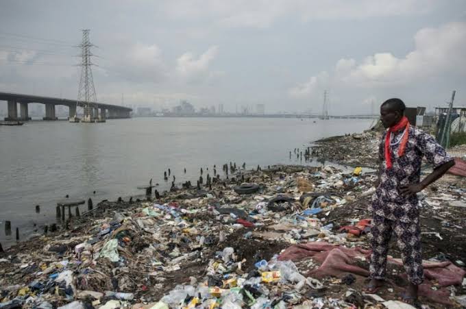 arcitamah's tweet photo. What do you think happens to all those plastic containers you have been throwing away irresponsibly? They end up blocking our drainages or in the ocean and back to our shores.
Are you a part of the problem?
Or 
A part of the solution?

We all must take responsibility. https://t.co/vvXu9WgRxx