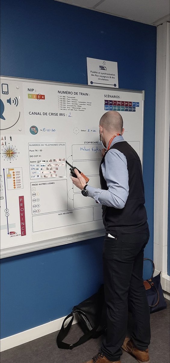 EmmanuelTEBOUL's tweet photo. Aujourd'hui, tournée à @VilleSaintDenis. Les agents de @LigneH_SNCF me présentent leur CCO. Très beau projet pour gérer les incidents et améliorer l'information voyageur. Bravo !
#InformationFirst https://t.co/IzrgGzZPqz
