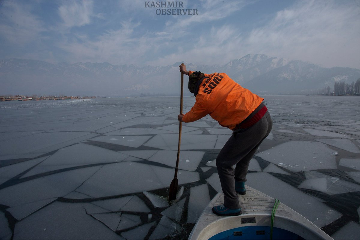 kashmirobserver's tweet photo. SDRF teams breaks frozen ice of the dal lake to avoid any mishap.
๐ท : @bhat_abid
#KashmirObserver #kashmir #frozen #dallake #cold #coldweather #coldest #minustemp #sdrf #danger #mishap #accident
@diprjk @DivComKmrOffice
@listenshahid @kansalrohit69
@JandKTourism https://t.co/OMkHzfkYhz