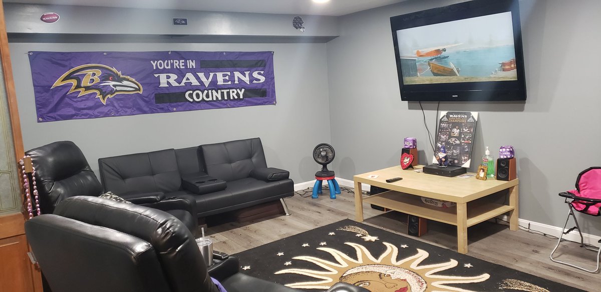 AragonCharm's tweet photo. #RavensPride #BeOnWJZ Just chillin' in my Ravens Cave. https://t.co/gXsXLnEuDG