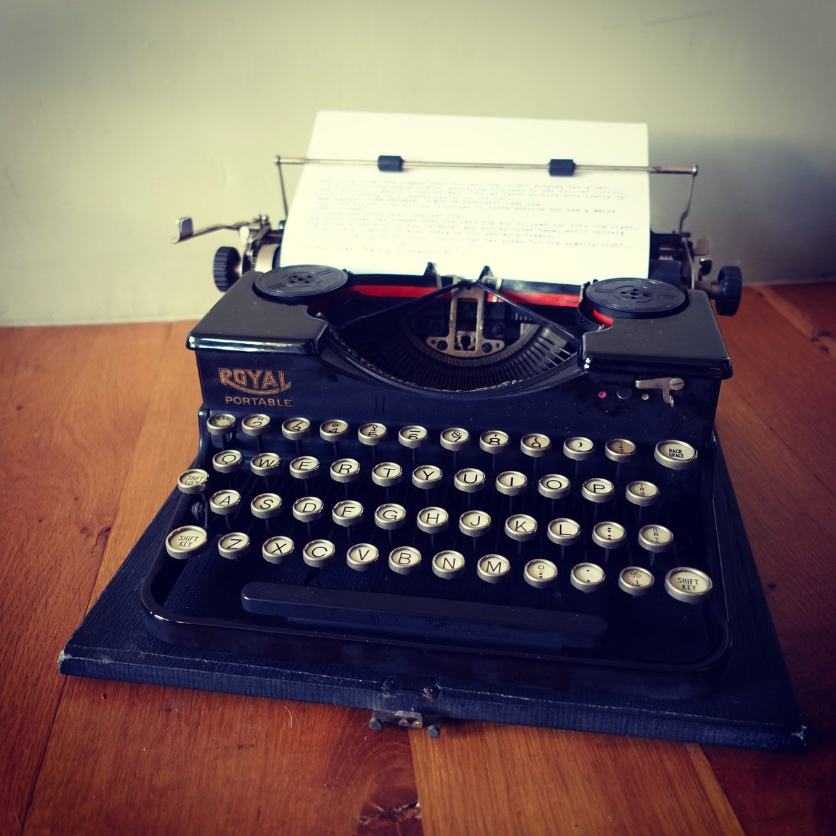 piltoncider's tweet image. Back to basics for the next label design

#newproduct #comingsoon #typedtext #cider #keevedcider #piltoncider #rethinkcider #somersetcider #somerset #typewriter #typewriterpoetry #typewritersofinstagram #creativewriting #creativecider