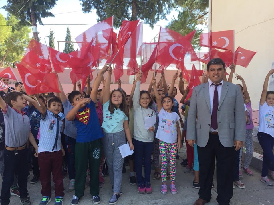 AtaturkManisa's tweet photo. Bayramlarda her zaman varız.
#EğitimdeKöprübaşı
@KoprubasMem 
@mdikici45
 @il_mem_45
 @tcmeb
 @ziyaselcuk
@AtaturkManisa https://t.co/XlelqPG9pJ