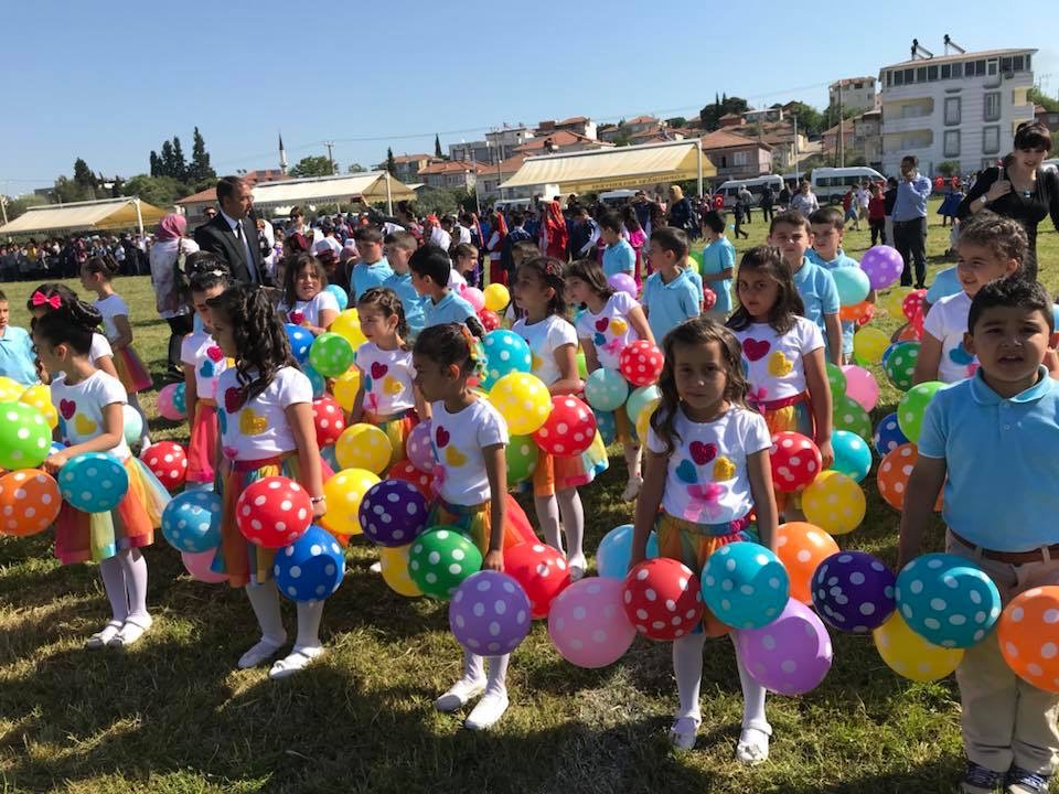 AtaturkManisa's tweet photo. Bayramlarda her zaman varız.
#EğitimdeKöprübaşı
@KoprubasMem 
@mdikici45
 @il_mem_45
 @tcmeb
 @ziyaselcuk
@AtaturkManisa https://t.co/XlelqPG9pJ