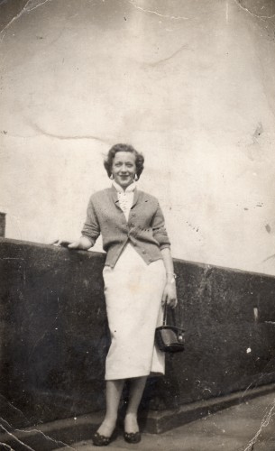 ManOnBridgeDoc's tweet image. We think it is 1956, on a trip back home,  my Mum Angela Weatherall( though she would still be Patterson at this point) along the quays.She made all her own clothes. Mum and dad are still going strong, both 81 this year. Submitted by Fiona Weatherall (1956)