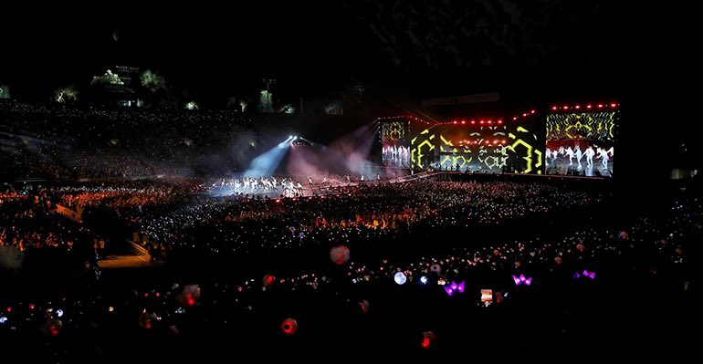 “arena was a challenge as the only equipment that was the same was some of the bespoke scenic elements. All vendors changed frm Korea to US as did many of the lighting & video products”- “The show then moved into the stadium expansion. The promoter switched frmAEG to LiveNation+