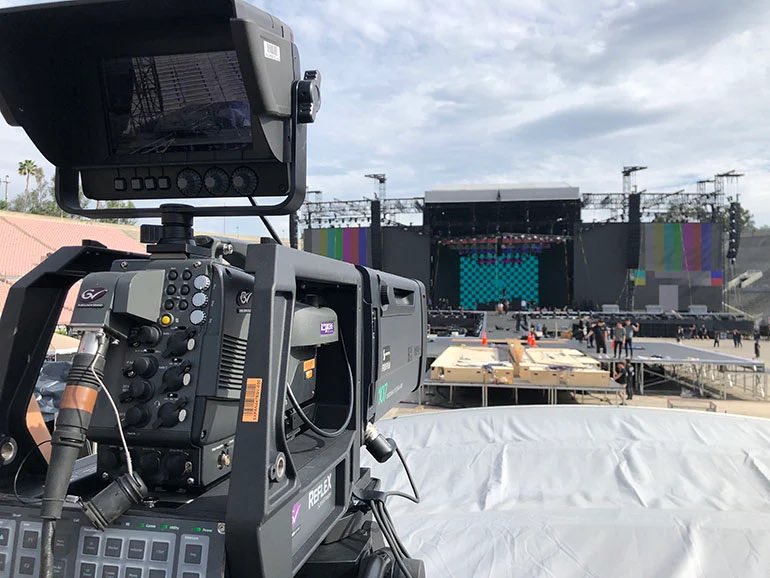 -“The massive data network contained 11 consoles w 24 switches & 22 nodes all working together for 132 universes”- “those who were lucky enough to attend this groundbreaking tour [it] rly was an outstanding production not only for its scope but also for its continuity of design”