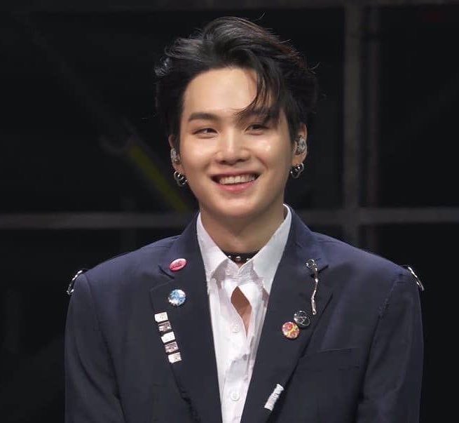 a thread of Yoongi beingcute as hell             what the hell