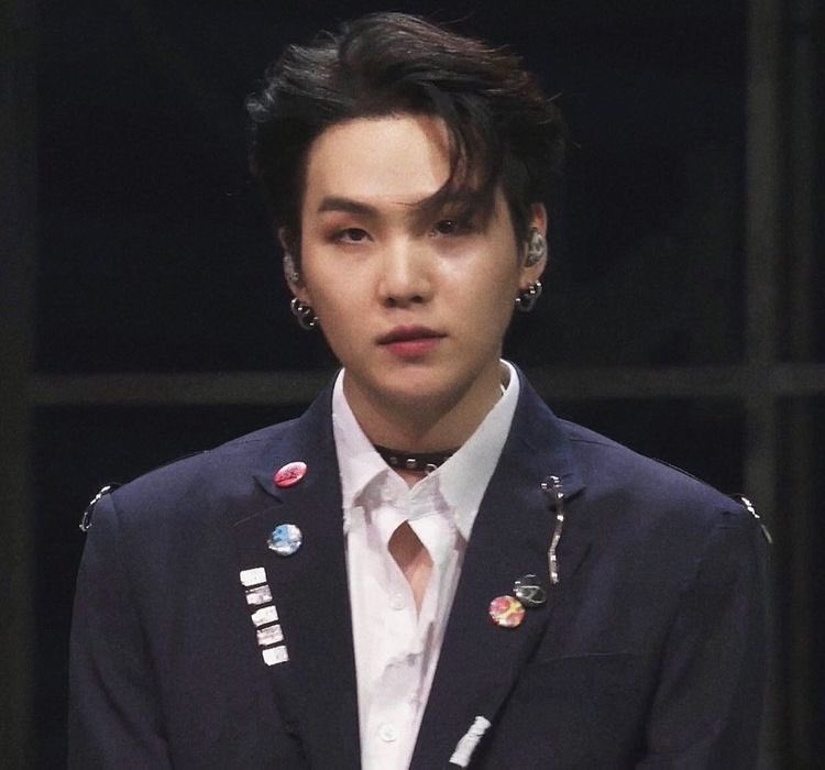 a thread of Yoongi beingcute as hell             what the hell