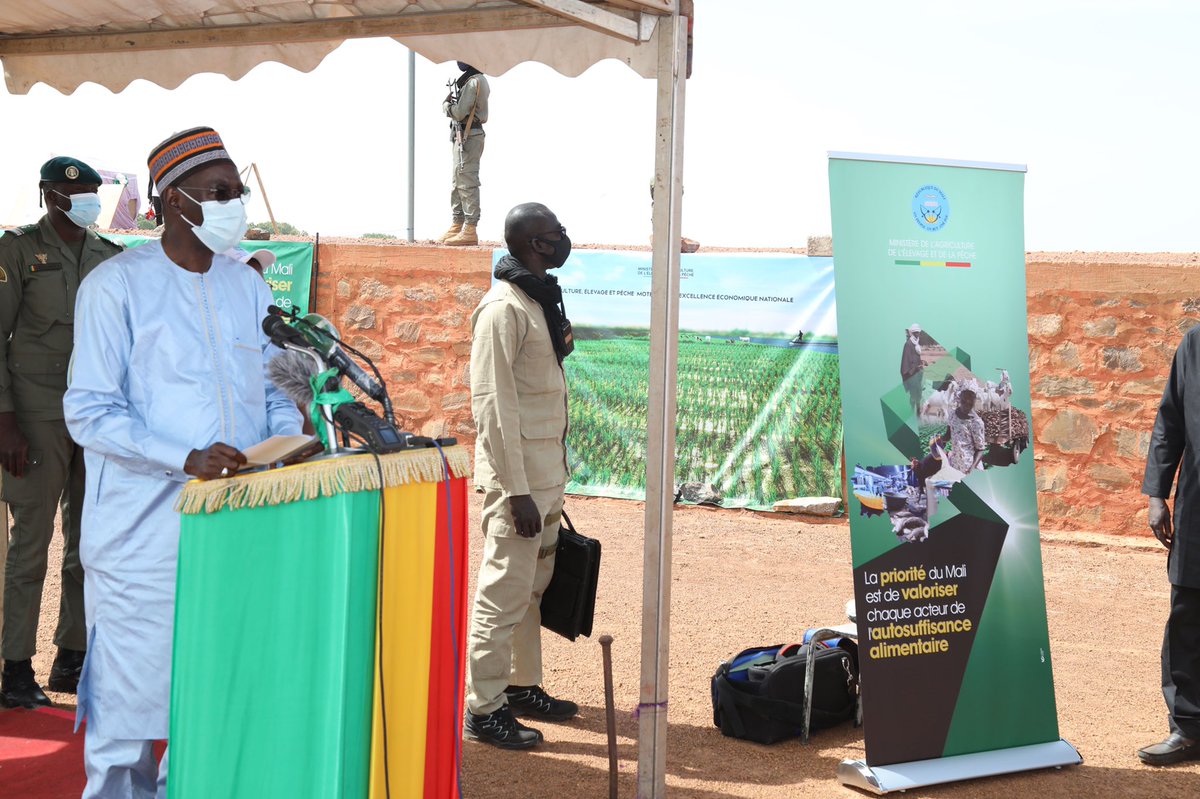 J’exprime ma profonde reconnaissance aux populations de kourouba et de Maninkoura, pour ce mémorable accueil et pour leur totale adhésion à la réalisation de ce projet de seuil barrage, un dispositif favorisant le développement social et économique local.