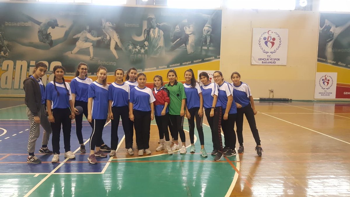 ManisaKAL's tweet photo. #EğitimdeKöprübaşı Okulumuzun futsal takımları https://t.co/qEIycfAgXo