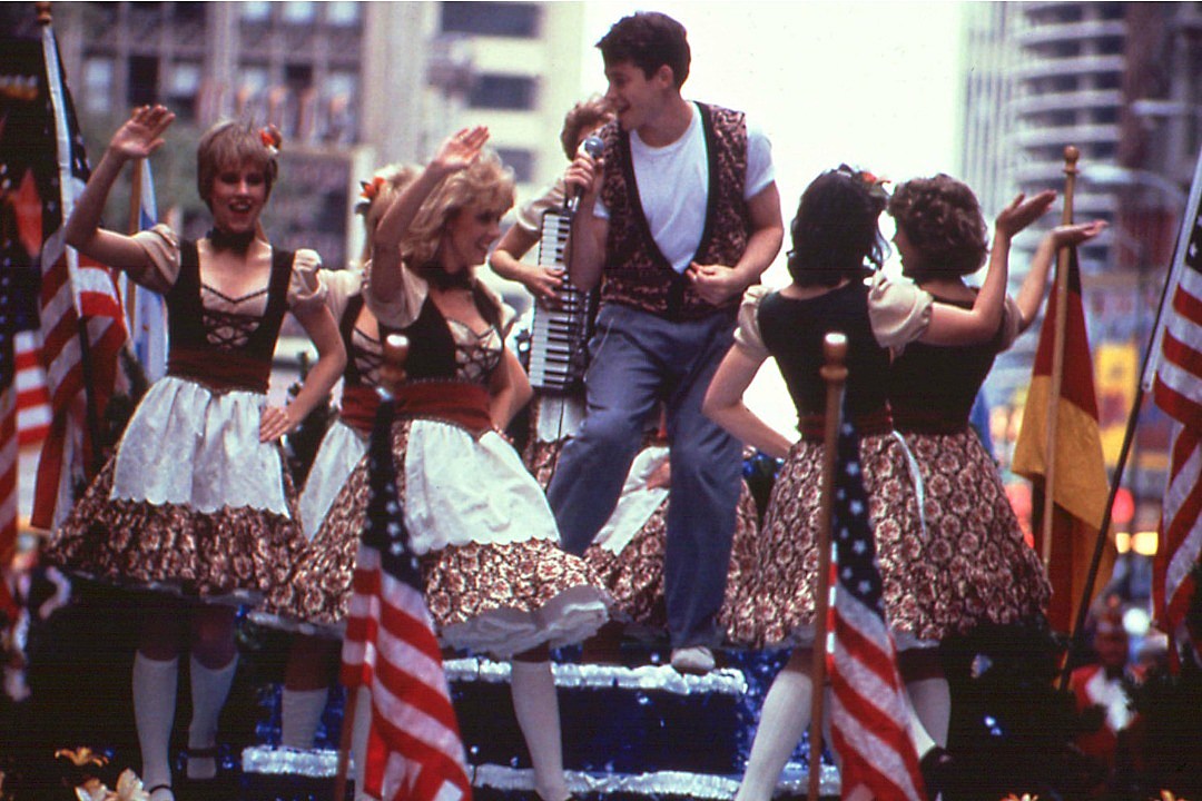 temnatv's tweet photo. "Curtindo a Vida Adoidado" (1986) 🎞️🎞️🎞️🎞️

Sábado (16) - 14h10 - Globo 

#TemnaTV #Globo #CurtindoaVidaAdoidado #FerrisBueller #MatthewBroderick #Anos80 #Retro #SessaodeSabado #JohnHughes #MiaSara #AlanRuck https://t.co/jzbIMU4wLI