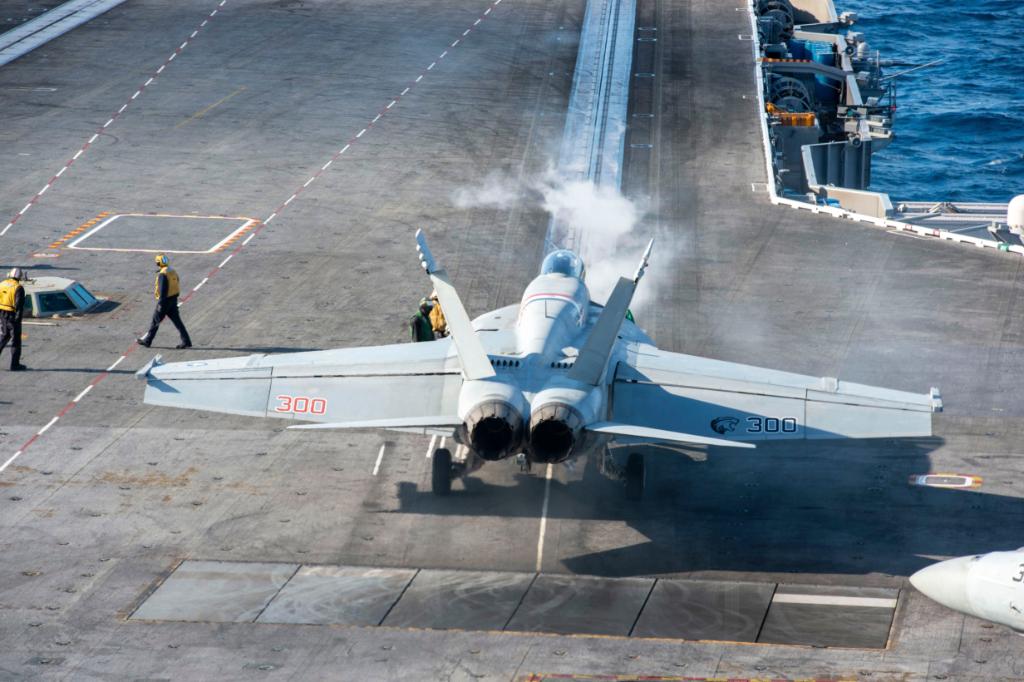 #USNavy's #USSDwightDEisenhower conducts flight operations in the #AtlanticOcean. Eisenhower is underway in support of naval operations to maintain maritime stability and security in order to ensure access, deter aggression, & defend U.S., allied, & partner interests. #FlyNavy